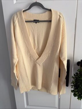 NUX Vanilla Deep V-Neck Women’s Sweater medium